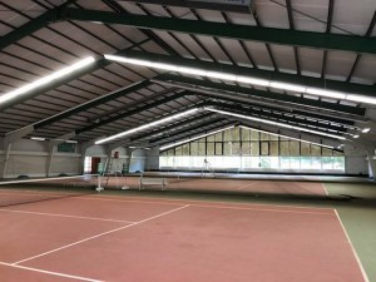 Tennis ist mit Auflagen erlaubt